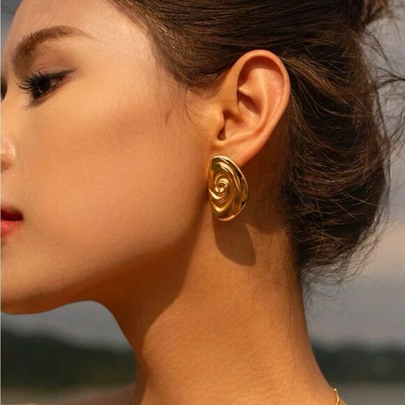 Gold geo stud earrings M339 - Picture 2 of 6